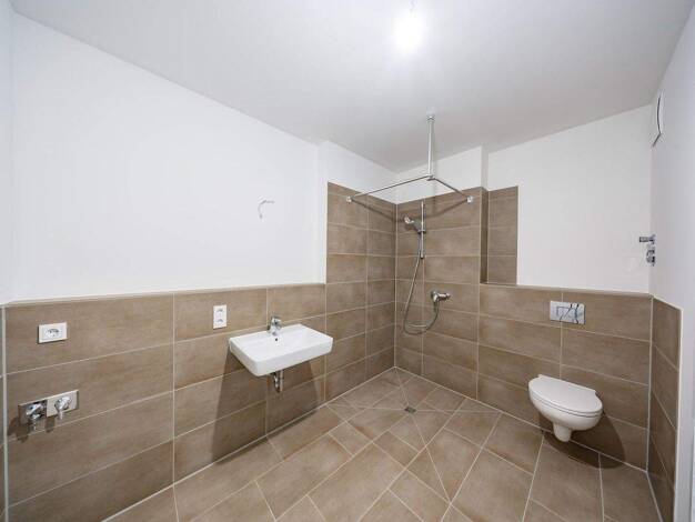 Wohnung zur Miete nur mit Wohnberechtigungsschein 997 € 4 Zimmer 86,7 m² 1. Geschoss frei ab sofort Daumstr. 68 Haselhorst Berlin 13599