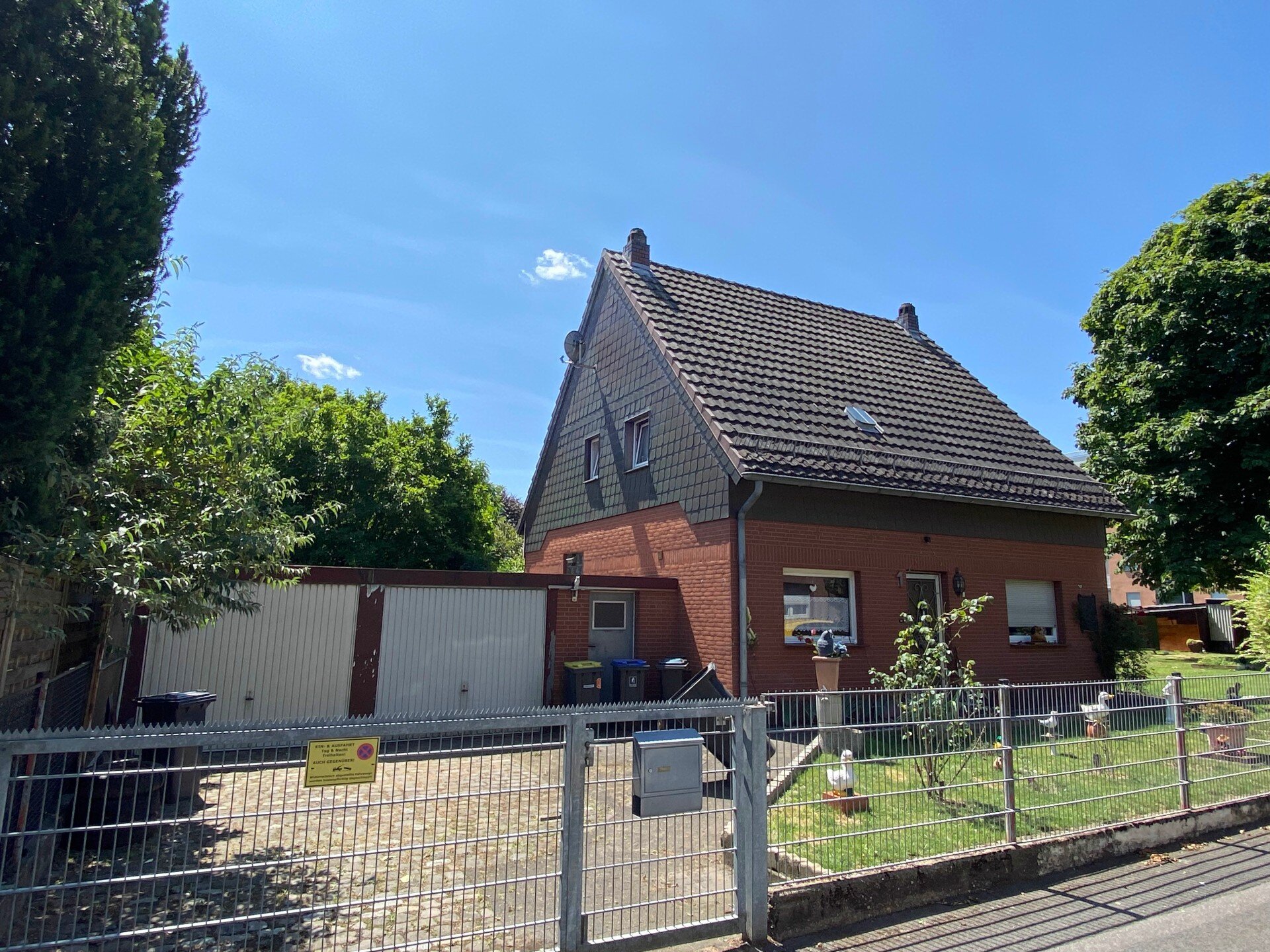 Einfamilienhaus zur Zwangsversteigerung 345.000 € 5 Zimmer 96 m²<br/>Wohnfläche 665 m²<br/>Grundstück Urbach Urbach 51145