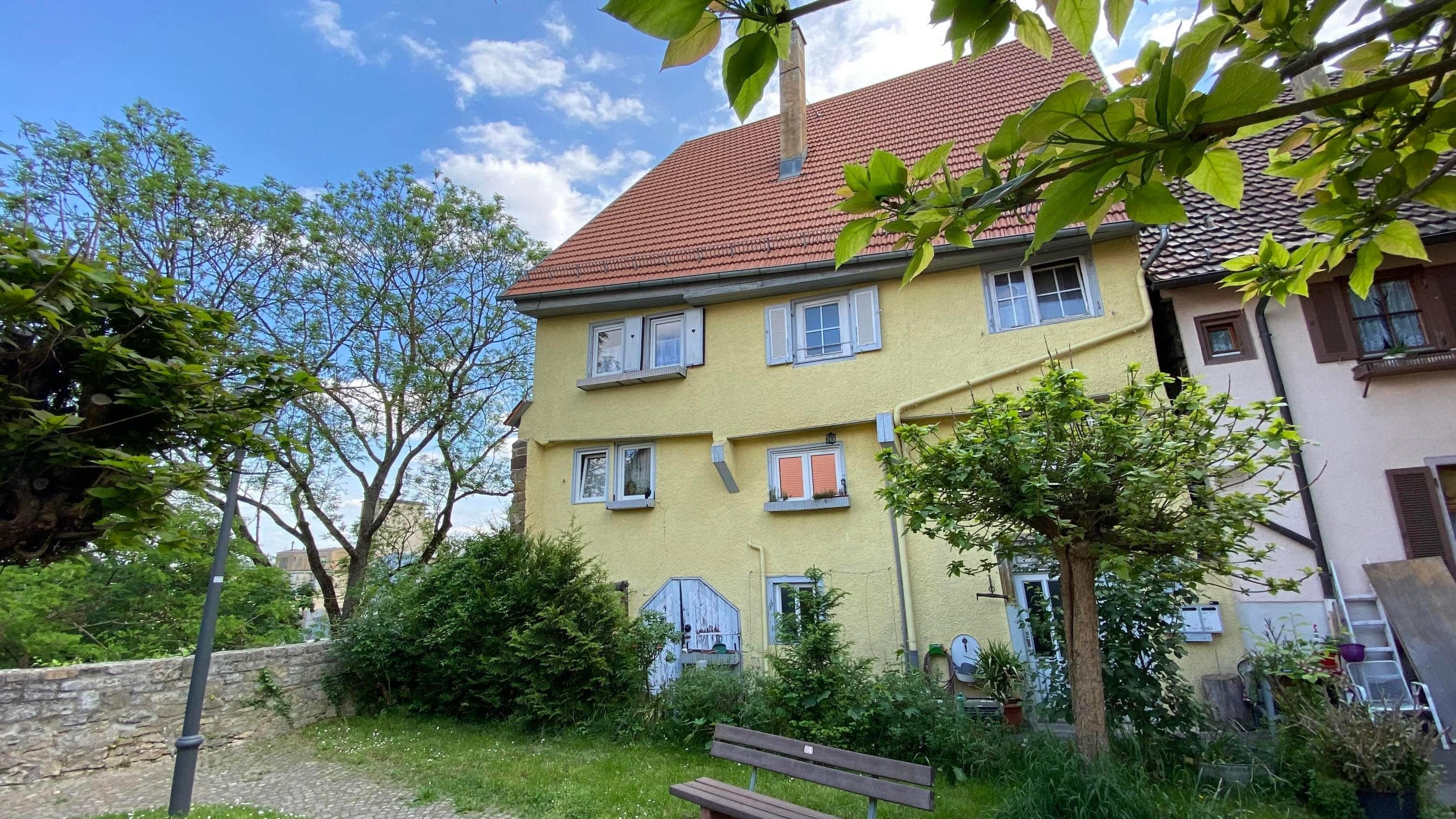 Mehrfamilienhaus zum Kauf 185.000 € 6 Zimmer 150 m²<br/>Wohnfläche 157 m²<br/>Grundstück ab sofort<br/>Verfügbarkeit Lauffen 74348