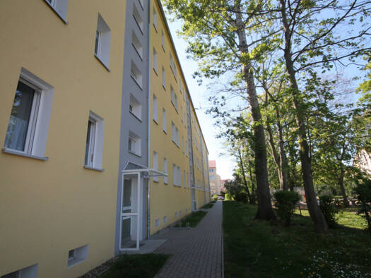 Wohnung zur Miete 311 € 3 Zimmer 59,9 m² EG Hanns-Eisler-Straße 15 Weißenfels 06667