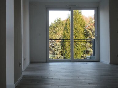 Wohnung zur Miete 700 € 4 Zimmer 113 m² frei ab sofort Nizzastraße Coswig 01689