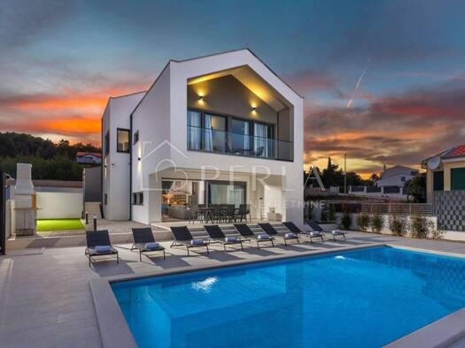 Haus zum Kauf 980.000 € 5 Zimmer 204 m² Pridraga, Novigrad Novigrad