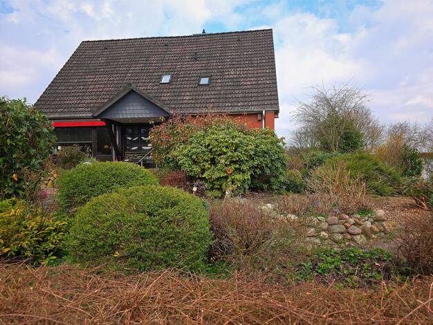 Einfamilienhaus zum Kauf 345.000 € 5 Zimmer 152 m² 2.119 m² Grundstück frei ab 01.08.2025 Kellinghusen 25548