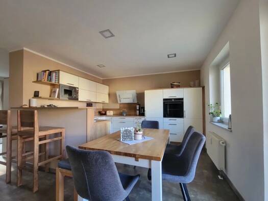 Wohnung zur Miete 850 € 3 Zimmer 100 m² Geschoss 2/3 frei ab sofort Bahnhofsvorstadt Zwickau 08056