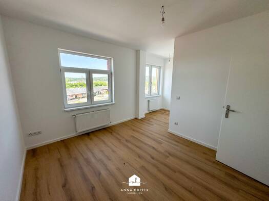 Wohnung zur Miete 639 € 3 Zimmer 87,5 m² 4 Geschosse frei ab 15.09.2026 Innenstadt Gera 07545