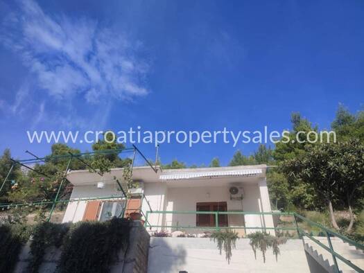 Einfamilienhaus zum Kauf 330.000 € 2 Zimmer 100 m² 489 m² Grundstück Omiš 21310