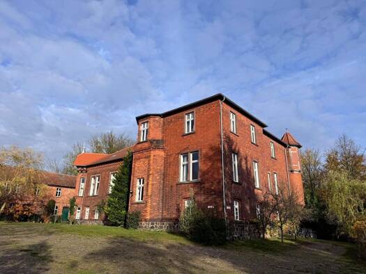 Herrenhaus zum Kauf 1.200.000 € 628 m² 8.726 m² Grundstück Hofstraße 3 Altenzaun Hohenberg-Krusemark 39596