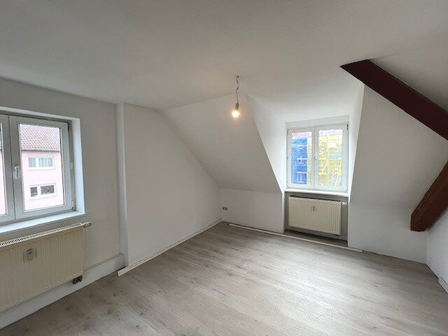 Wohnung zur Miete 450 € 2 Zimmer 36 m²<br/>Wohnfläche 3.<br/>Geschoss ab sofort<br/>Verfügbarkeit Antonie-Werr-Straße Zellerau Würzburg 97082