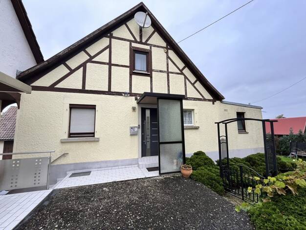 Einfamilienhaus zum Kauf 280.000 € 7 Zimmer 140 m² 1.399 m² Grundstück Wiesenbach Blaufelden / Wiesenbach 74572