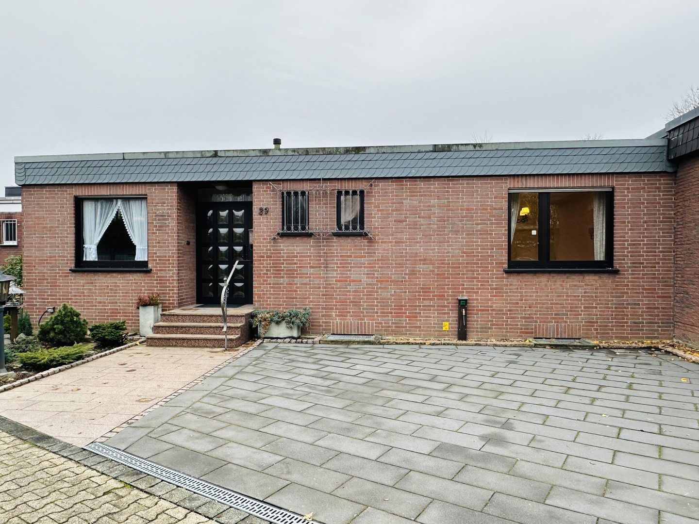 Bungalow zum Kauf provisionsfrei 545.000 € 5 Zimmer 124 m²<br/>Wohnfläche 440 m²<br/>Grundstück Weckhoven Neuss 41466