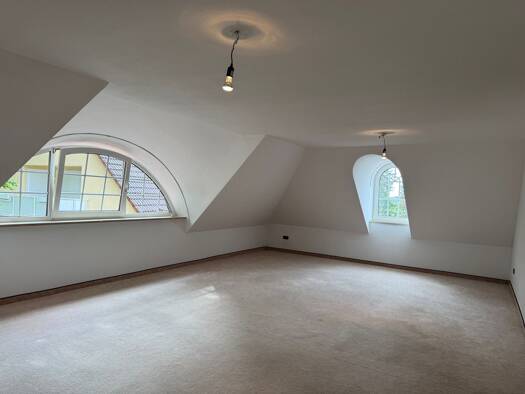 Wohnung zur Miete 990 € 2,5 Zimmer 120 m² Geschoss 2/2 frei ab sofort Oberfürberg Fürth 90768