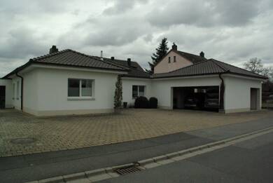 Bungalow zum Kauf provisionsfrei 6 Zimmer 208 m² 2.255 m² Grundstück Bad Staffelstein Bad Staffelstein 96231