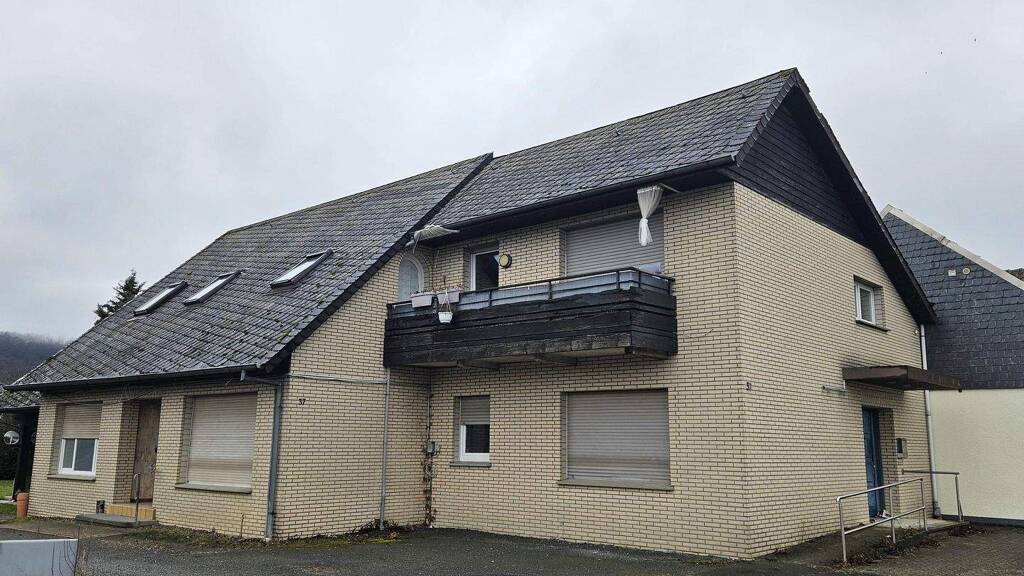 Mehrfamilienhaus zum Kauf provisionsfrei 306.000 € 8 Zimmer 205,7 m² 1.261 m² Grundstück Lerbeck Porta Westfalica 32457