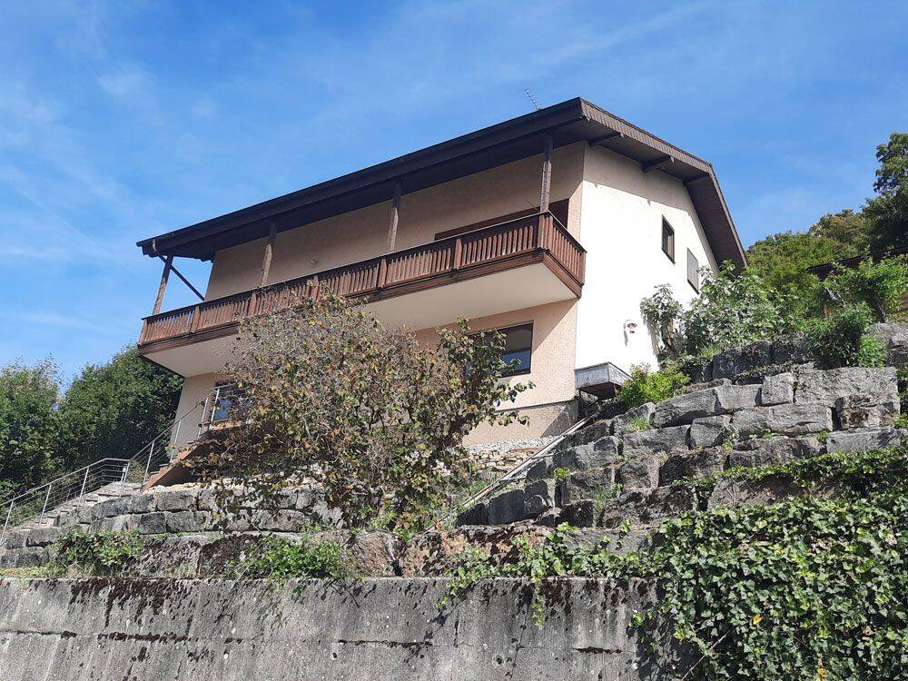 Immobilie in Mauer - M A U E R: Absolut ruhige Lage am Ortsrand - großzügiges Einfamilienhaus mit Einliegerwohnung voller Gemütlichkeit - Bild 1