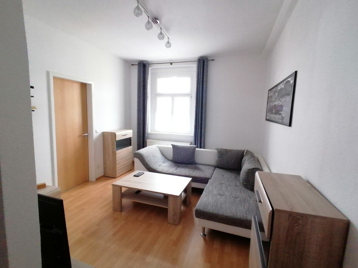 Wohnung zur Miete 345 € 2 Zimmer 55 m²<br/>Wohnfläche 3.<br/>Geschoss ab sofort<br/>Verfügbarkeit Saalfeld Saalfeld 07318