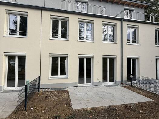 Reihenhaus zur Miete - Erstbezug 3.226 € 5 Zimmer 126 m² frei ab 01.11.2026 Sonnenblumenstraße 53 Hadern München 81377
