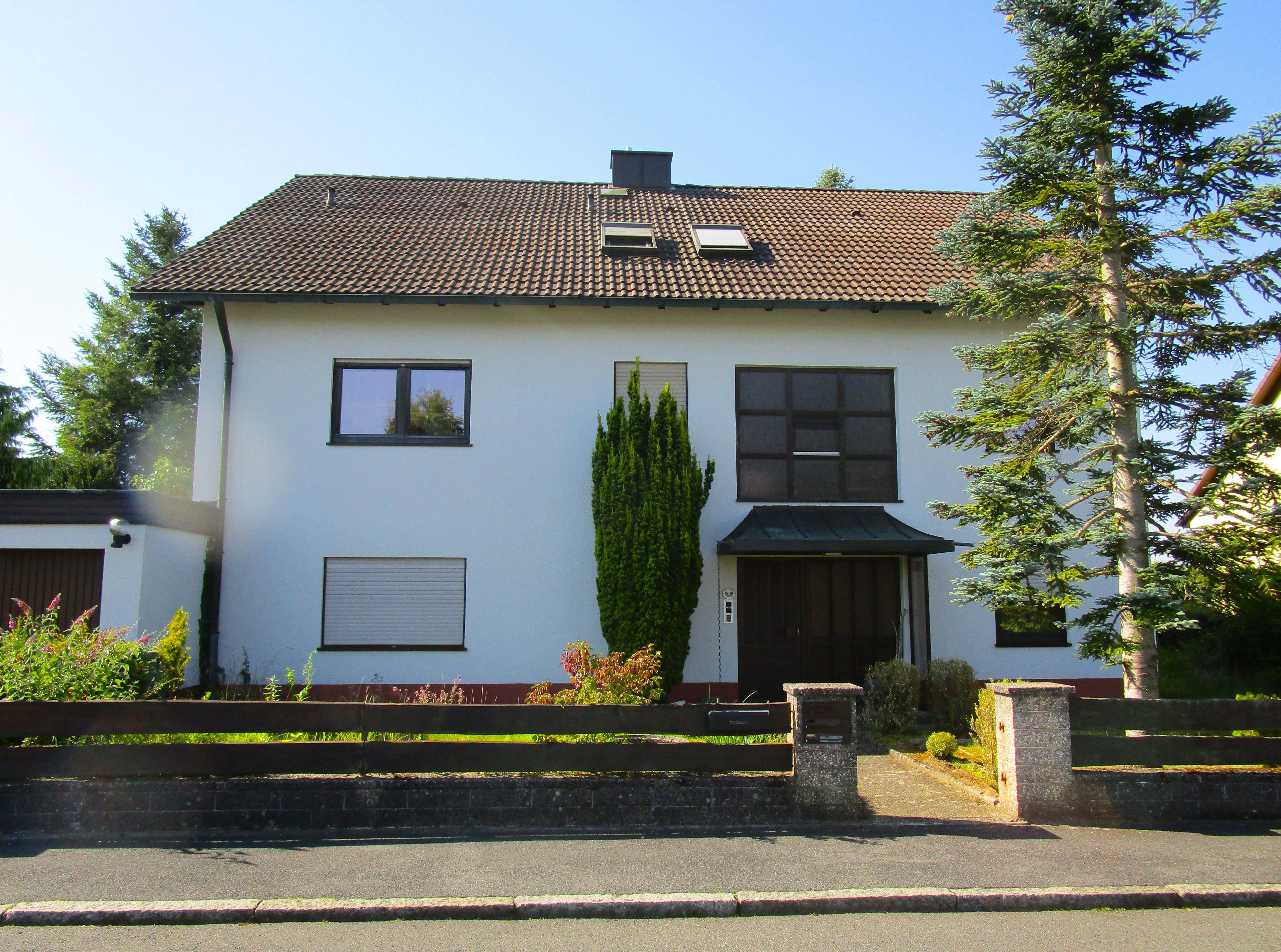 Mehrfamilienhaus zum Kauf 399.000 € 8 Zimmer 220 m²<br/>Wohnfläche 702 m²<br/>Grundstück ab sofort<br/>Verfügbarkeit Neuhaus Neuhaus 91284