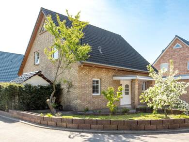 Haus zum Kauf 520.000 € 4 Zimmer 122 m² 365 m² Grundstück Wahlbezirk 15 Elmshorn 25337