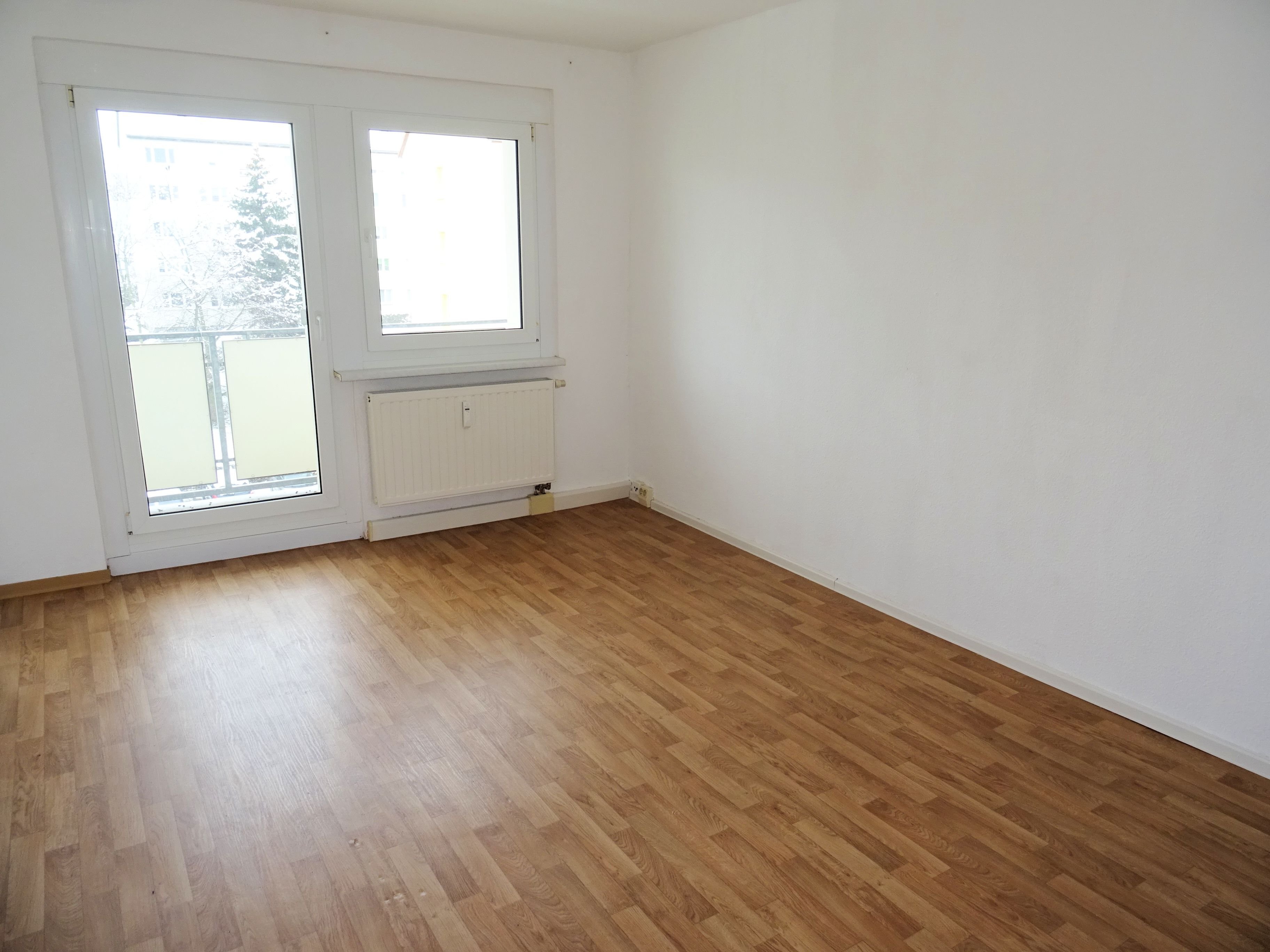 Wohnung zur Miete 325 € 3 Zimmer 60 m²<br/>Wohnfläche 4.<br/>Geschoss ab sofort<br/>Verfügbarkeit Werdau Werdau 08412