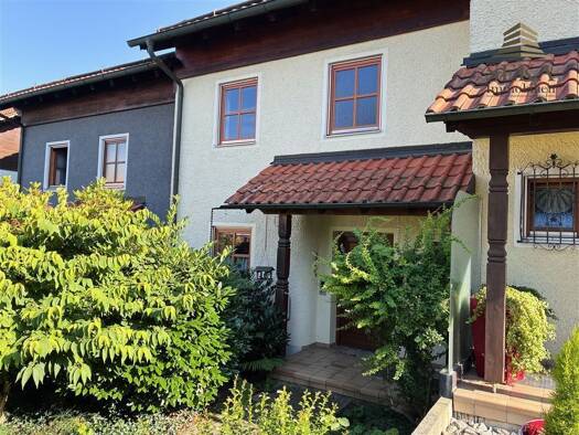 Reihenmittelhaus zum Kauf 359.000 € 4 Zimmer 135,4 m² 172 m² Grundstück Deggendorf Deggendorf 94469