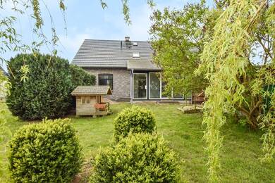 Einfamilienhaus zum Kauf 395.000 € 9 Zimmer 217 m² 2.000 m² Grundstück Vitense Bülow bei Schwerin 19217