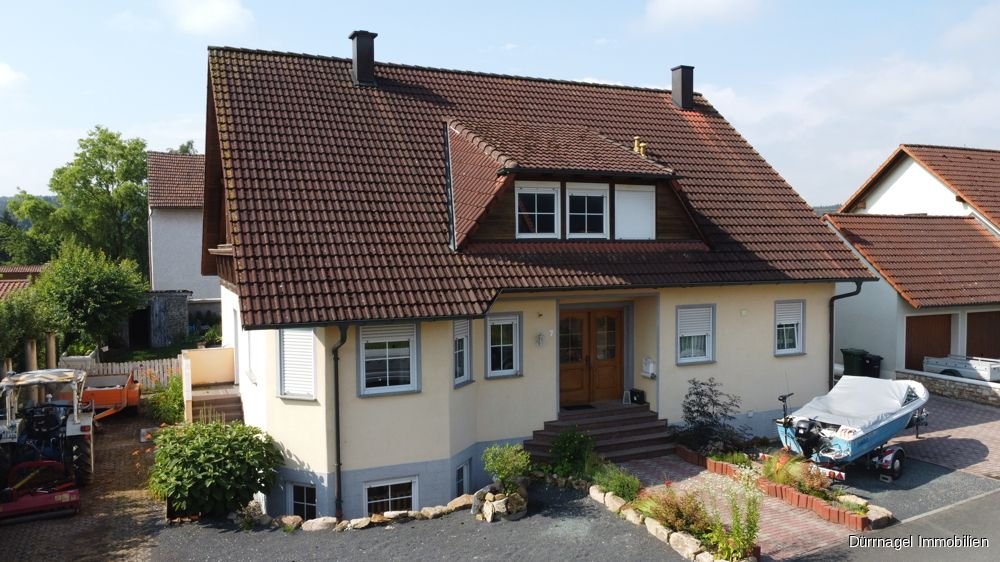 Mehrfamilienhaus zum Kauf 559.000 € 9 Zimmer 248,7 m²<br/>Wohnfläche 805 m²<br/>Grundstück Elsendorf Schlüsselfeld / Elsendorf 96132