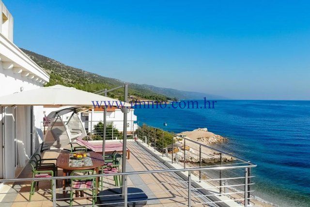 Haus zum Kauf 2.000.000 € 16 Zimmer 1.200 m²<br/>Wohnfläche 970 m²<br/>Grundstück Hvar