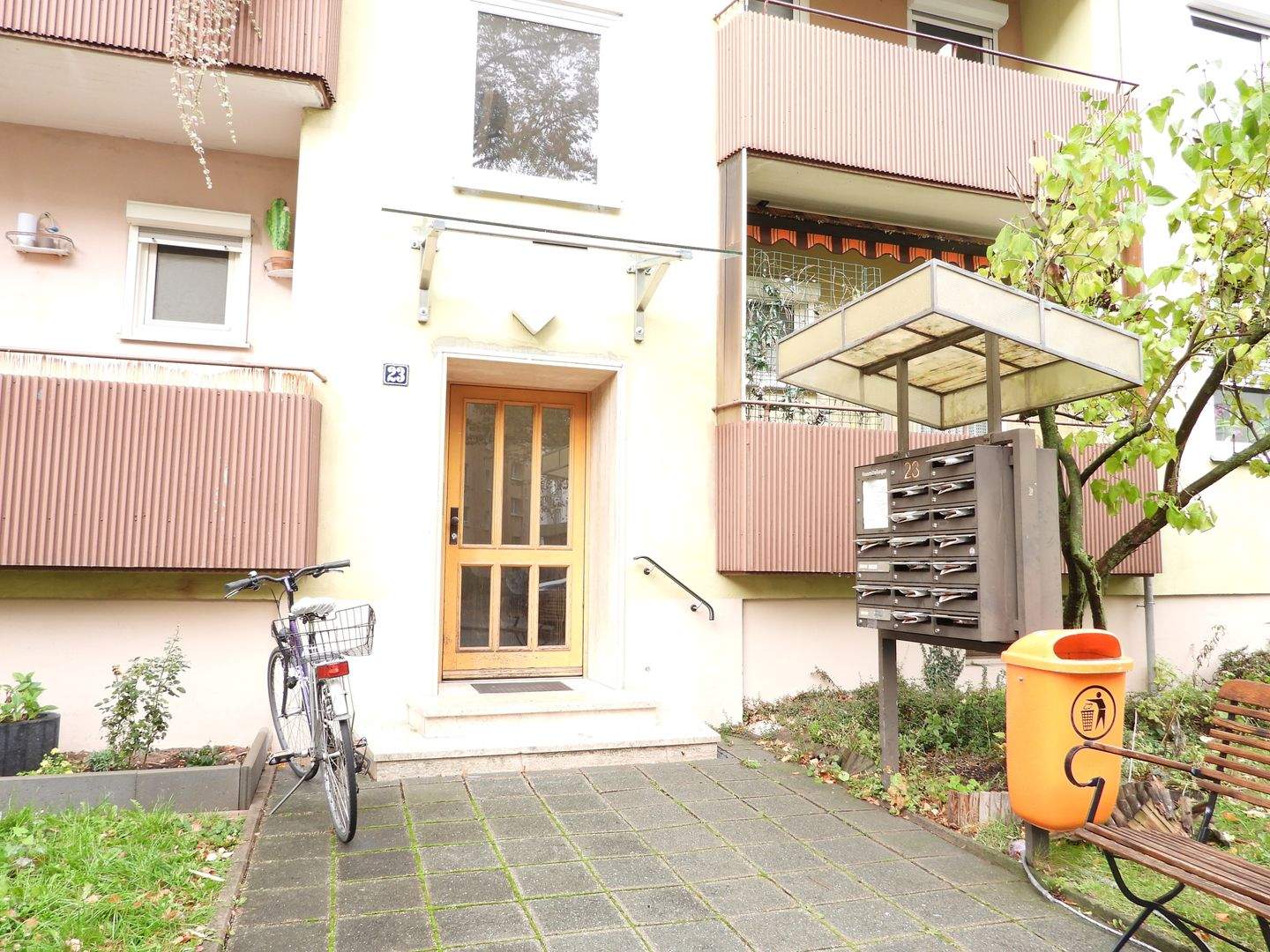 Super Lage! Zentral und Ruhig! Balkon! – Nürnberg – Vorschaubild 2