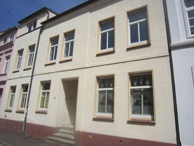 Wohn- und Geschäftshaus zum Kauf als Kapitalanlage geeignet 399.000 € 321,9 m² 289 m² Grundstück Güstrow 18273