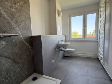 Wohnung zum Kauf 79.900 € 4,5 Zimmer 80 m² 1. Geschoss frei ab sofort Pereser Straße 4A Großpriesligk Groitzsch 04539