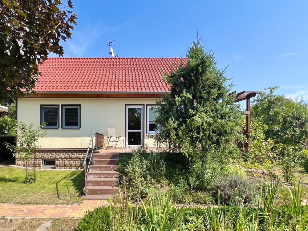 Einfamilienhaus zum Kauf 249.000 € 5 Zimmer 140 m²<br/>Wohnfläche 885 m²<br/>Grundstück Geringswalde Geringswalde 09326