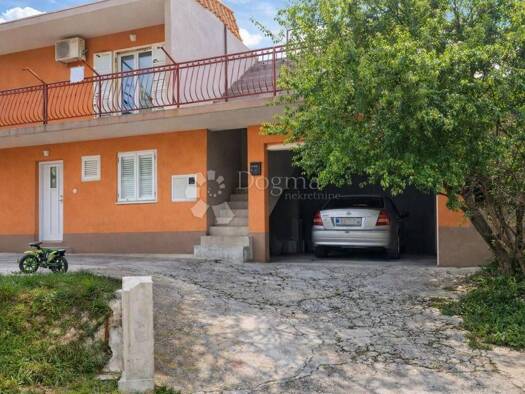 Haus zum Kauf 330.000 € 5 Zimmer 179 m² Zrnovnica, Split - Okolica Zrnovnica
