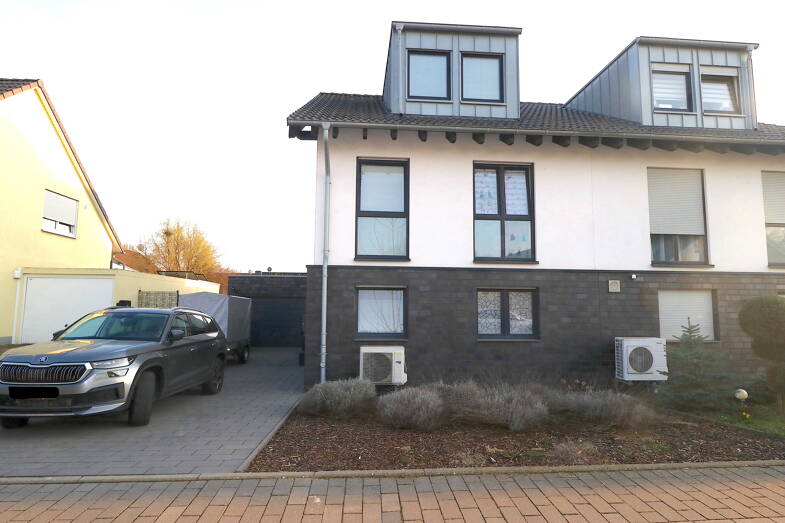 Doppelhaushälfte zum Kauf 735.000 € 5 Zimmer 161 m² 423 m² Grundstück frei ab sofort Hans-Diekmann-Str. 18 Hochneukirch Jüchen 41363