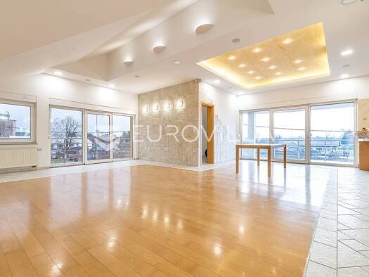 Haus zum Kauf 2.000.000 € 4 Zimmer 950 m² Centar Zaprešić