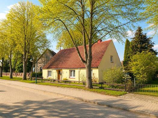 Einfamilienhaus zum Kauf 79.900 € 5 Zimmer 90 m² 1.082 m² Grundstück Melz Melz 17209