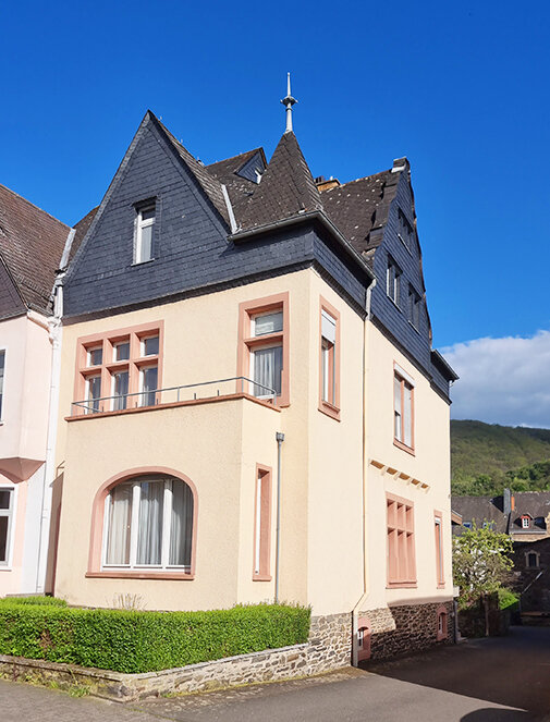 Einfamilienhaus zum Kauf 460.000 € 11 Zimmer 243 m²<br/>Wohnfläche 450 m²<br/>Grundstück Kues Bernkastel-Kues 54470