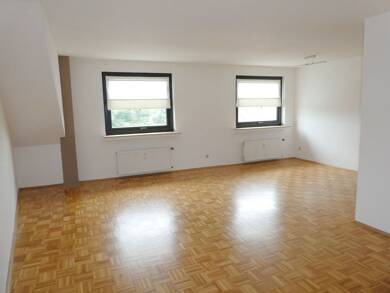 Wohnung zur Miete 485 € 2 Zimmer 67 m² Dachgeschoss, 3. Geschoss frei ab 01.08.2025 Moers - Mitte Moers 47441