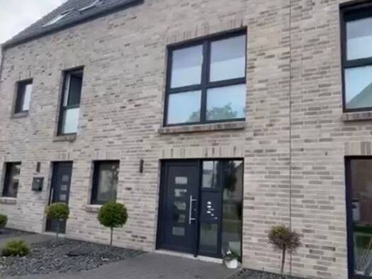 Wohnung zur Miete 900 € 3,5 Zimmer 110 m² frei ab sofort Husum Husum 25813