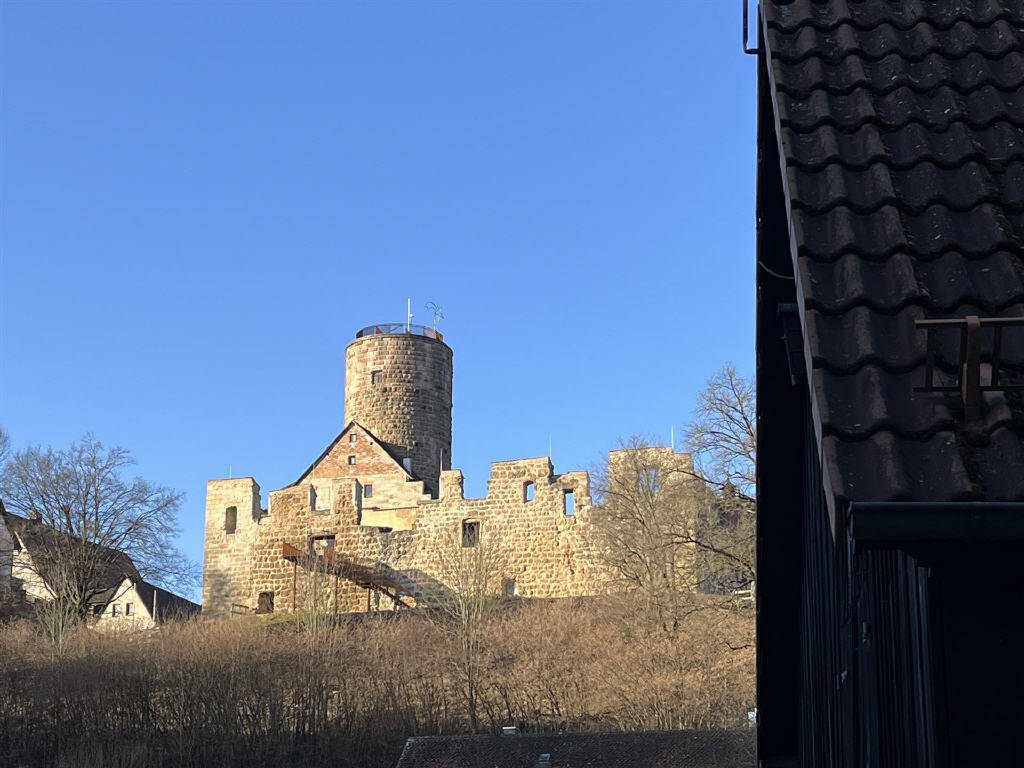 Immobilie in Burgthann - Einziehen und wohlfühlen: Solides Haus direkt in Burgthann zum attraktiven Preis!!! - Bild 2