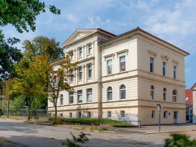 Mehrfamilienhaus zum Kauf provisionsfrei als Kapitalanlage geeignet 525.000 € 638,6 m² 882 m² Grundstück teilbar ab 638,6 m² Glauchau 08371