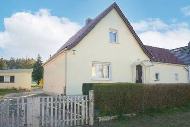 Doppelhaushälfte zum Kauf provisionsfrei 81.000 € 4 Zimmer 74,3 m² 1.200 m² Grundstück frei ab sofort Bernsdorf Bernsdorf 02994