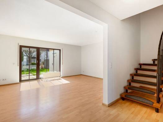 Reihenmittelhaus zum Kauf 380.000 € 5 Zimmer 119,6 m² 166 m² Grundstück Falkensee 14612