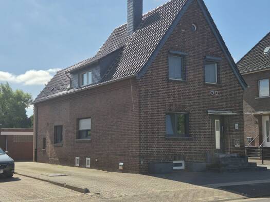 Einfamilienhaus zum Kauf 399.000 € 5,5 Zimmer 121 m² 882 m² Grundstück frei ab sofort Krefelder Straße 34 Neukirchen Neukirchen-Vluyn 47506