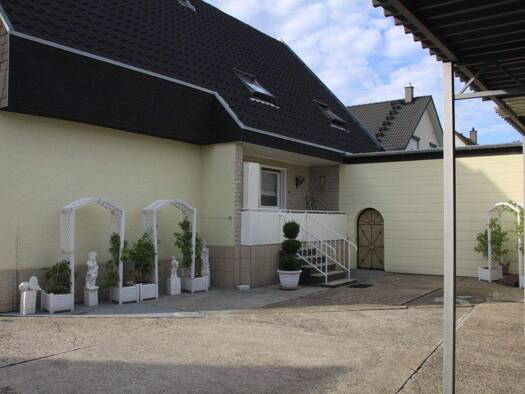 Haus zum Kauf 650.000 € 7 Zimmer 172 m² 987 m² Grundstück Würmersheim Durmersheim / Würmersheim 76448