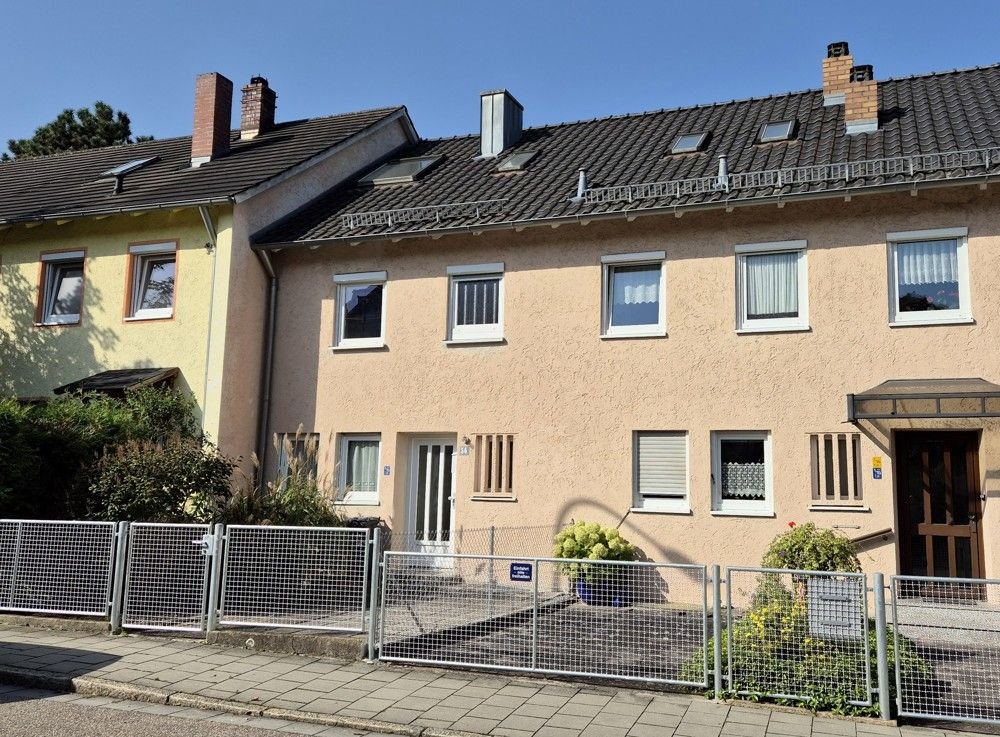 Reihenmittelhaus zum Kauf 435.000 € 4 Zimmer 82 m²<br/>Wohnfläche 231 m²<br/>Grundstück Burgunderstraße - Napoleonstein Regensburg 93053