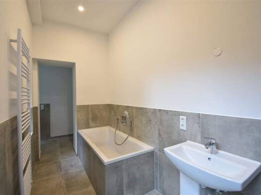 Wohnung zur Miete 1.195 € 2 Zimmer 74,5 m² EG frei ab sofort Werftstraße 1 Heerdt Stadtbezirk 4 40549
