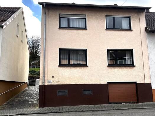 Doppelhaushälfte zum Kauf 209.000 € 6 Zimmer 140 m² 647 m² Grundstück frei ab sofort St. Ingbert Sankt Ingbert 66386