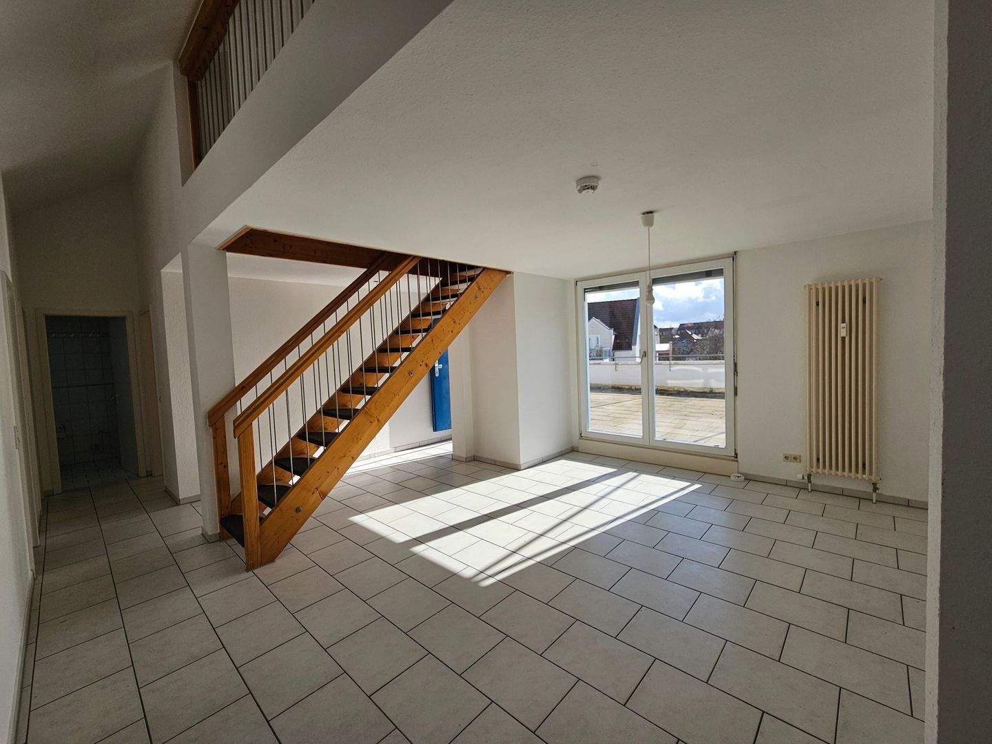 Immobilie in Gottmadingen - Zentral gelegene 4-Zimmer Maisonettewohnung mit großer Dachterrasse und Tiefgaragenstellplatz - Bild 2