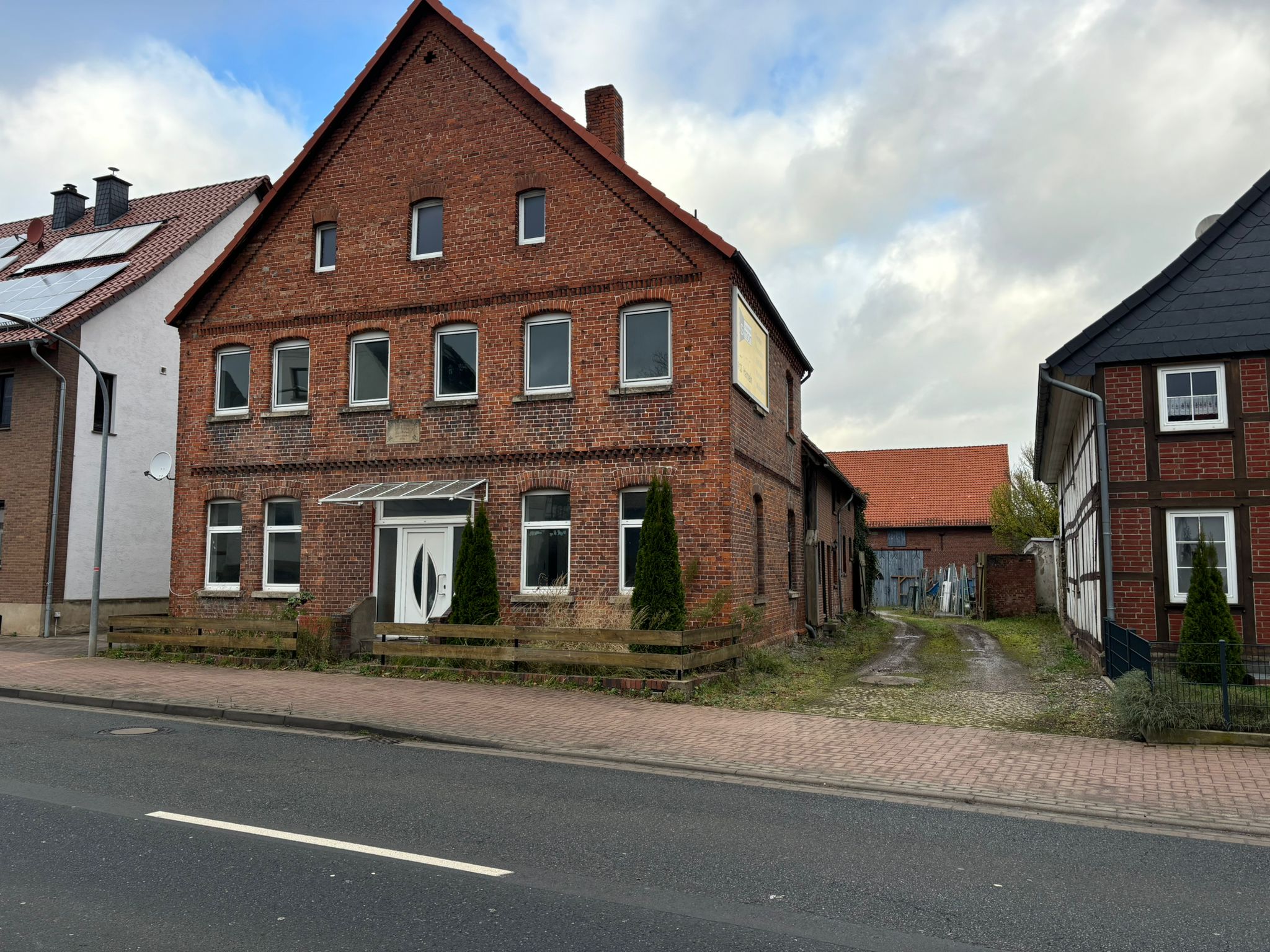 Bauernhaus zum Kauf provisionsfrei 177.000 € 5 Zimmer 148 m²<br/>Wohnfläche 2.490 m²<br/>Grundstück ab sofort<br/>Verfügbarkeit Hauptstraße 38 Reher Aerzen 31855