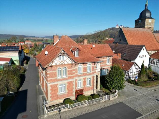 Haus zum Kauf 249.500 € 10 Zimmer 257 m² 591 m² Grundstück Heldburg Heldburg 98663